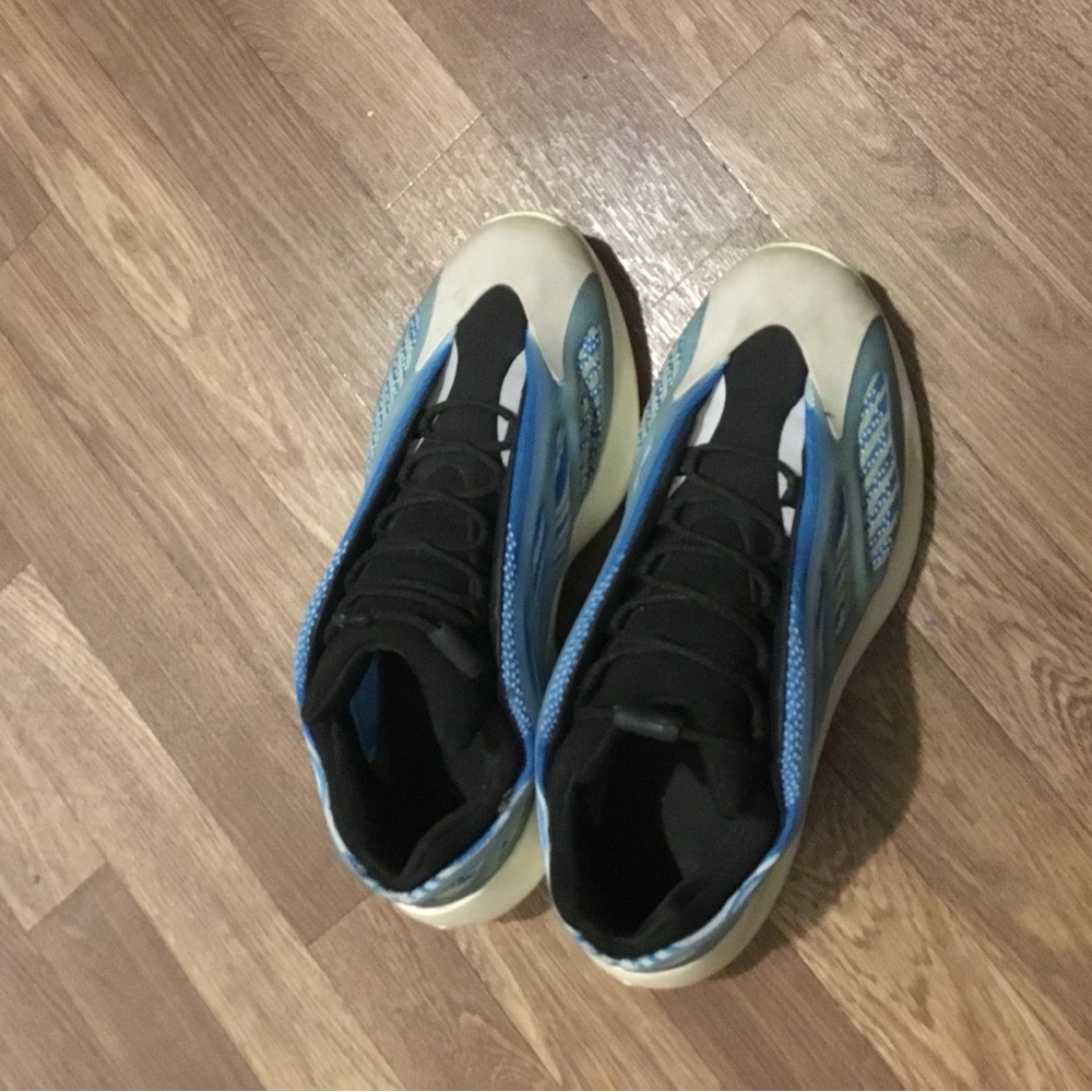Yezzy 700 V3 Arzareth